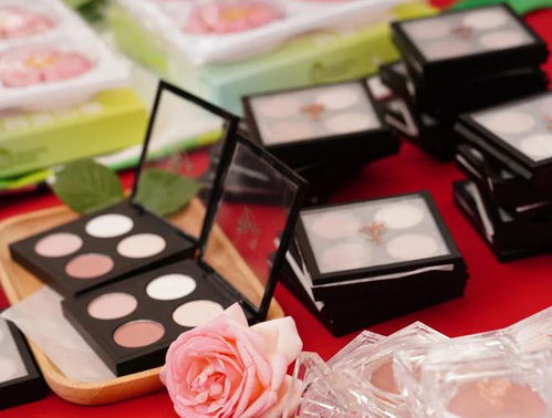 高校老師帶學(xué)生自制化妝品 顏色源自學(xué)校600余米 薔薇墻